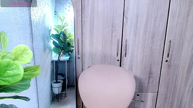 PinooyMilker online show from March 6, 2:02 pm