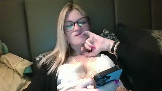 Lesamantssexy online show from April 4, 8:50 pm