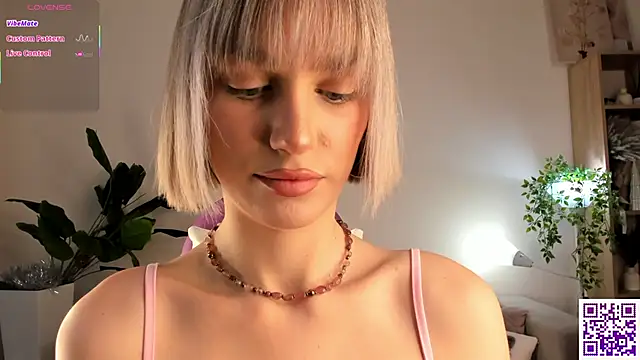 Ice Strawberry online show from January 11, 2:49 am