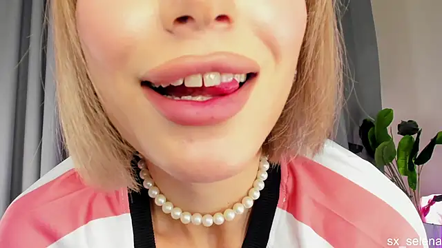 Ice Strawberry online show from June 21, 2:14 am