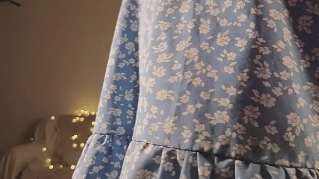 Snapshot of Pixxxis chatting on November 6, 12:11 am Pixxxis online show from November 6, 12:11 am