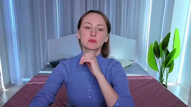 LuluChiiii online show from October 15, 10:15 am