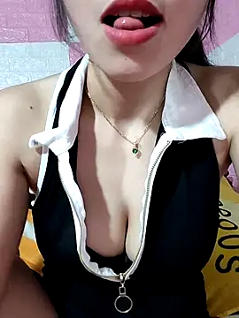 Ingrid428 online show from May 8, 3:01 am