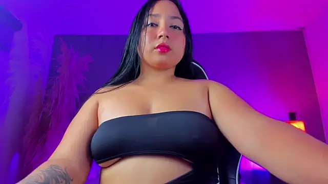 luccia smith online show from May 13, 2:31 am