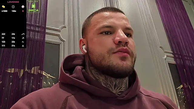 Snapshot of OliverSport chatting on November 16, 10:54 am OliverSport online show from November 16, 10:54 am