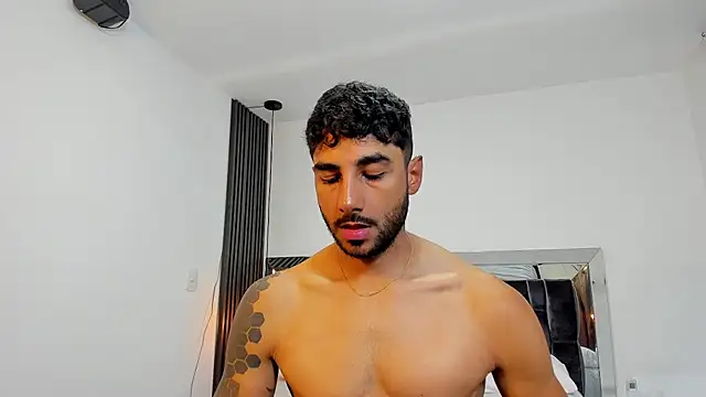 MARC THOMPSON  online show from October 26, 1:44 am