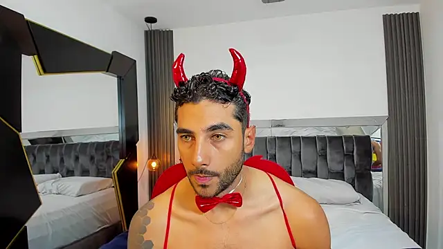 MARC THOMPSON  online show from November 1, 12:56 am