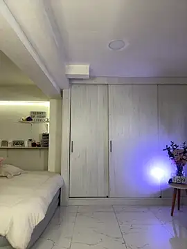 Snapshot of HellennScott chatting on September 30, 11:43 pm HellennScott online show from September 30, 11:43 pm