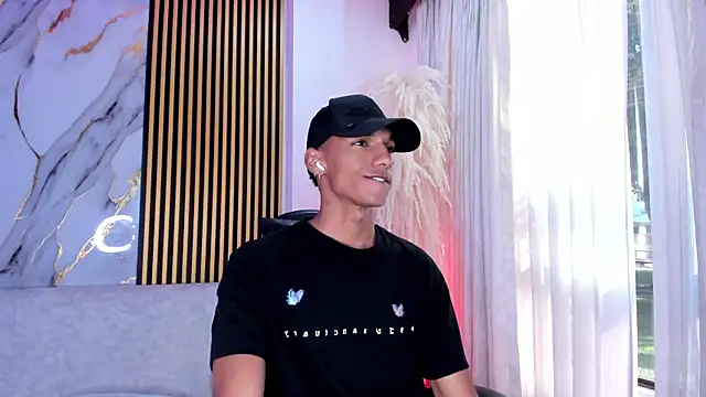 JulienSaint online show from November 17, 12:11 pm