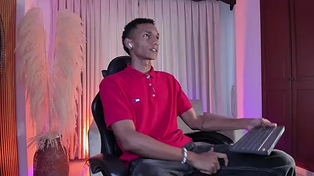 JulienSaint online show from January 14, 12:00 pm