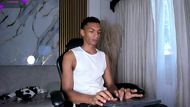 JulienSaint online show from June 8, 11:43 am