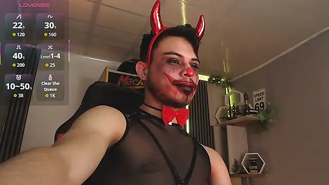 Snapshot of Bastian_MCcormick chatting on October 31, 1:01 pm Bastian MCcormick online show from October 31, 1:01 pm