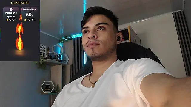 Snapshot of Bastian_MCcormick chatting on November 15, 12:45 pm Bastian MCcormick online show from November 15, 12:45 pm