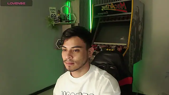 Snapshot of Bastian_MCcormick chatting on November 23, 4:12 am Bastian MCcormick online show from November 23, 4:12 am