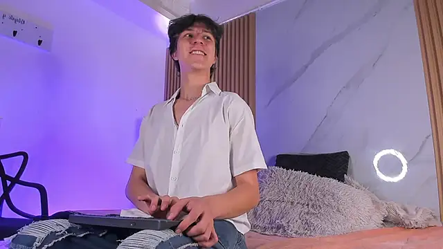 Snapshot of IM_DAREN chatting on December 4, 3:16 am IM DAREN online show from December 4, 3:16 am