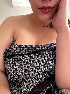 Snapshot of Bold-arabic-vibes chatting on December 2, 2:01 pm Bold-arabic-vibes online show from December 2, 2:01 pm