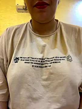 Snapshot of Bold-arabic-vibes chatting on December 14, 9:30 pm Bold-arabic-vibes online show from December 14, 9:30 pm