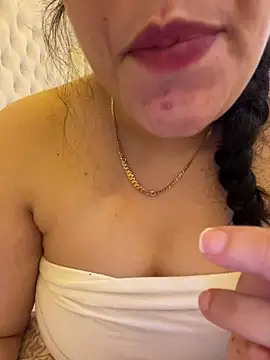 Snapshot of Bold-arabic-vibes chatting on April 7, 4:18 pm Bold-arabic-vibes online show from April 7, 4:18 pm