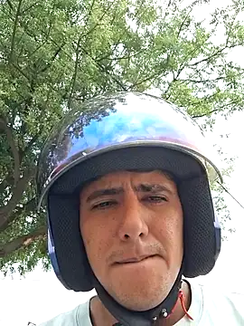 Snapshot of Joel4518 chatting on April 11, 4:44 pm Joel4518 online show from April 11, 4:44 pm