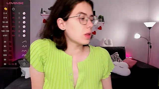 Snapshot of BellaCaress chatting on September 11, 2:22 am BellaCaress online show from September 11, 2:22 am