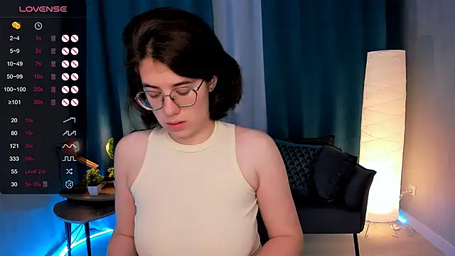 Snapshot of BellaCaress chatting on September 14, 2:22 am BellaCaress online show from September 14, 2:22 am