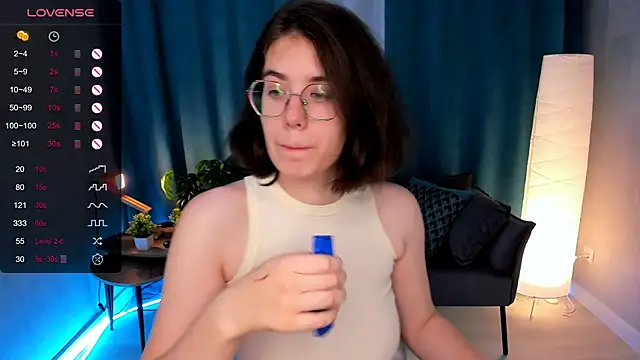 Snapshot of BellaCaress chatting on September 16, 2:45 am BellaCaress online show from September 16, 2:45 am