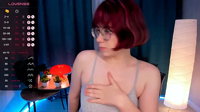 Snapshot of BellaCaress chatting on October 15, 2:11 am BellaCaress online show from October 15, 2:11 am