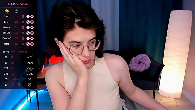 Snapshot of BellaCaress chatting on November 19, 2:22 am BellaCaress online show from November 19, 2:22 am