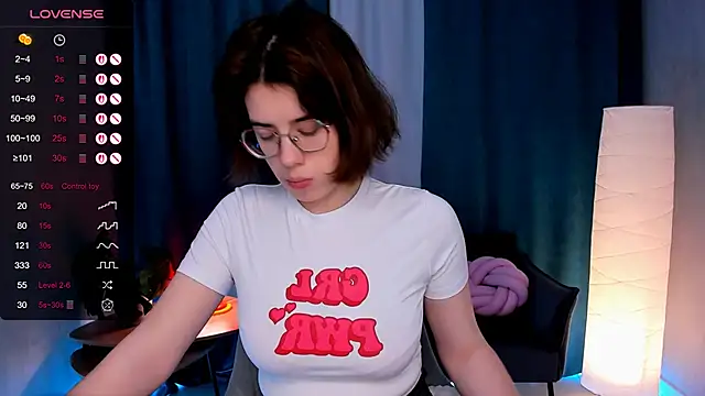 Snapshot of BellaCaress chatting on November 23, 9:20 am BellaCaress online show from November 23, 9:20 am