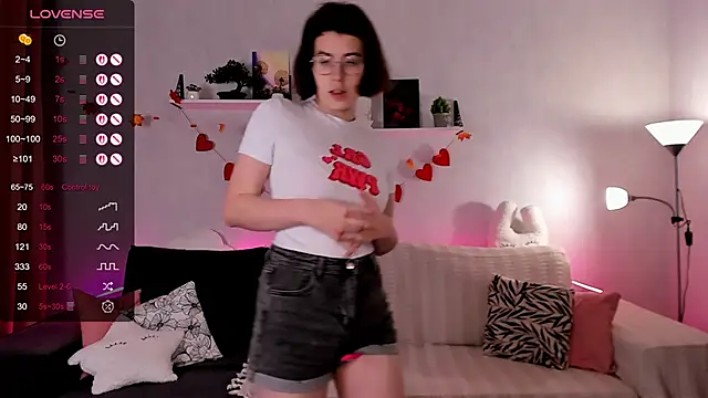 Snapshot of BellaCaress chatting on November 25, 2:33 am BellaCaress online show from November 25, 2:33 am