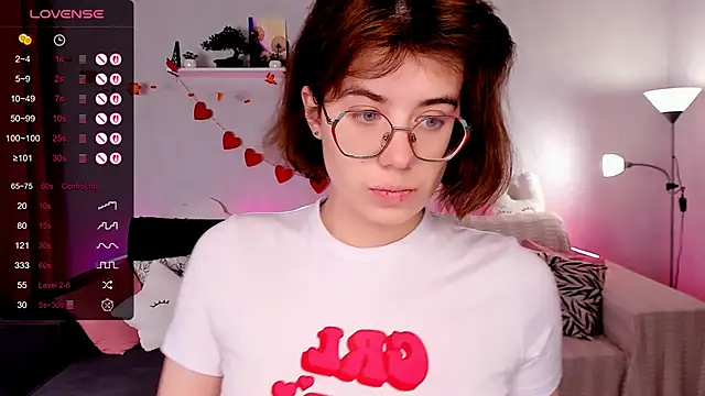 Snapshot of BellaCaress chatting on November 29, 2:25 am BellaCaress online show from November 29, 2:25 am