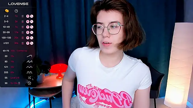 Snapshot of BellaCaress chatting on November 30, 2:15 am BellaCaress online show from November 30, 2:15 am