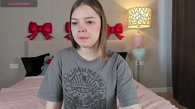 patriciapink online show from February 13, 8:10 am