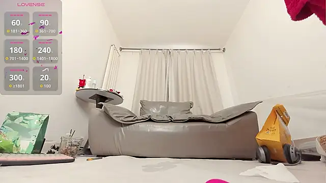 Snapshot of fox-yiyi chatting on October 18, 7:53 am fox-yiyi online show from October 18, 7:53 am