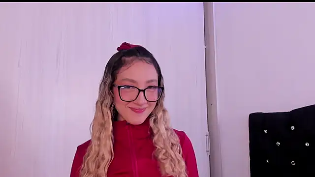 Snapshot of LauMiller chatting on October 27, 11:09 pm LauMiller online show from October 27, 11:09 pm