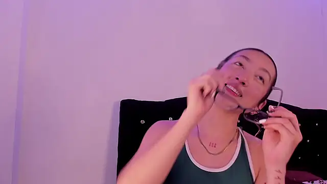 Snapshot of LauMiller chatting on November 10, 11:37 pm LauMiller online show from November 10, 11:37 pm