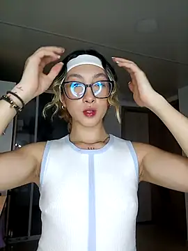 Snapshot of LauMiller chatting on November 24, 7:35 pm LauMiller online show from November 24, 7:35 pm