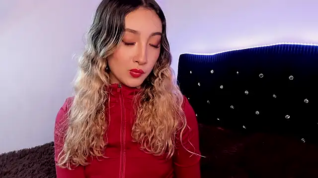 Snapshot of LauMiller chatting on December 14, 12:38 am LauMiller online show from December 14, 12:38 am