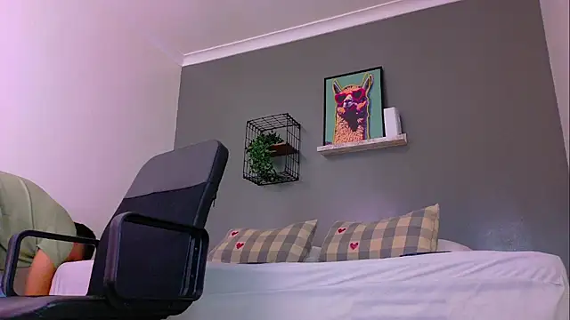 MrFox   online show from June 15, 7:27 pm