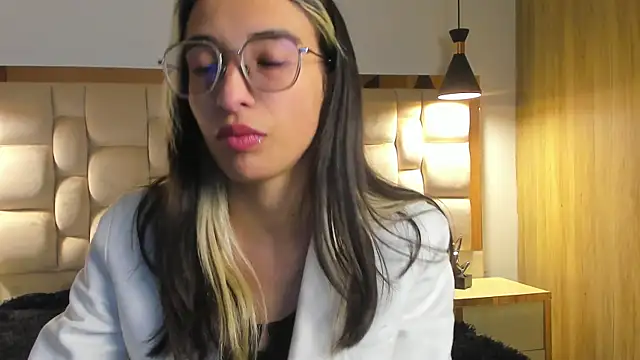 Snapshot of Emilia_Bons chatting on September 11, 12:49 pm Emilia Bons online show from September 11, 12:49 pm