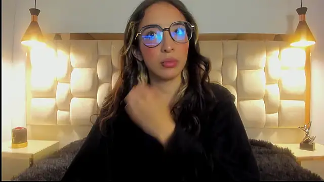 Snapshot of Emilia_Bons chatting on November 17, 2:01 pm Emilia Bons online show from November 17, 2:01 pm