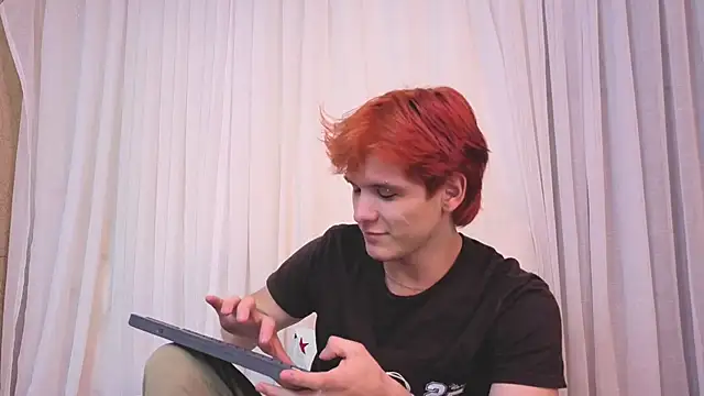 Snapshot of oliver_big19 chatting on September 29, 12:10 pm oliver big19 online show from September 29, 12:10 pm
