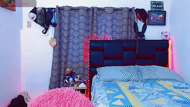 Snapshot of Azley_sweet chatting on November 13, 4:28 pm Azley sweet online show from November 13, 4:28 pm