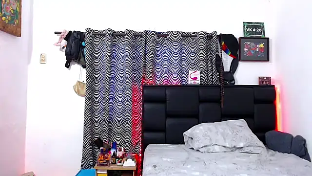 Snapshot of Azley_sweet chatting on November 22, 2:27 pm Azley sweet online show from November 22, 2:27 pm