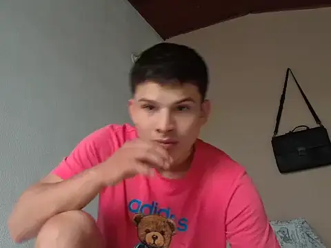 Snapshot of Tused11 chatting on October 9, 7:56 pm Tused11 online show from October 9, 7:56 pm
