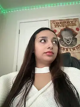 Snapshot of CharmingMaddie chatting on November 2, 8:44 pm CharmingMaddie online show from November 2, 8:44 pm