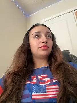 Snapshot of CharmingMaddie chatting on November 4, 3:11 pm CharmingMaddie online show from November 4, 3:11 pm