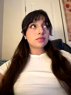 Snapshot of CharmingMaddie chatting on November 11, 4:12 am CharmingMaddie online show from November 11, 4:12 am