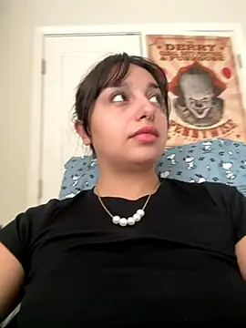 Snapshot of CharmingMaddie chatting on November 16, 2:00 pm CharmingMaddie online show from November 16, 2:00 pm