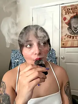 Snapshot of CharmingMaddie chatting on December 5, 5:53 pm CharmingMaddie online show from December 5, 5:53 pm